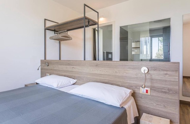Insula Felix - Deluxe Triple Room with Sea View