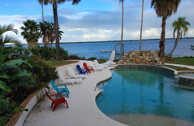 Inter-Coastal 2 Apts. within Villa, heated pool & waterfront, sleeps 9