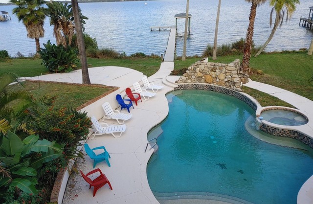 Inter-Coastal1 Bed Room Apt . within villa on water w/pool, kitchen, sleeps 4