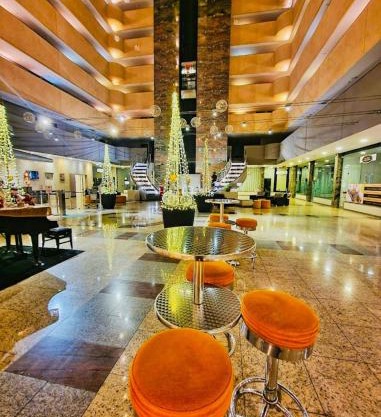 International Airport Flat