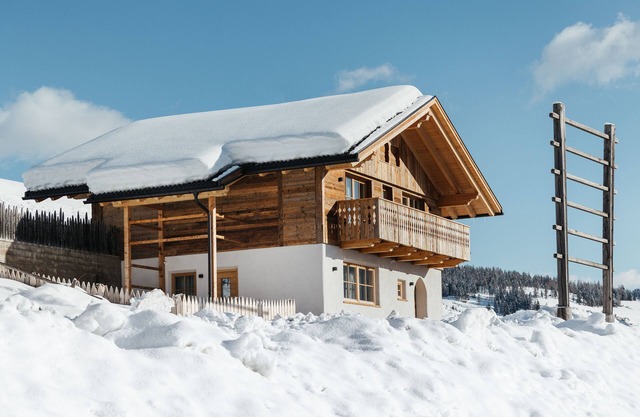Intero Chalet Rich, con Vista Sulle Montagne, Balcone, Giardino Privato e Wifi;