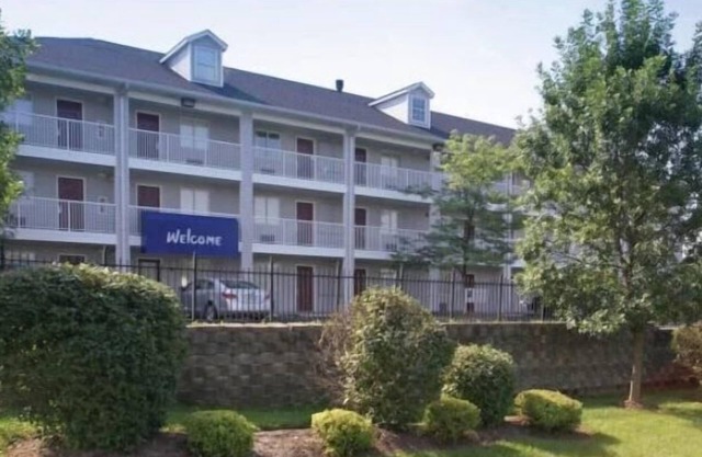 InTown Suites Extended Stay Louisville KY - Wattbourne Lane