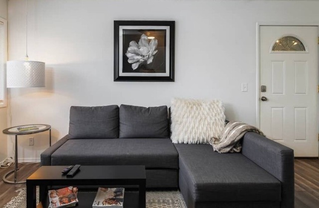 #InvestREPM Popular SE Belmont 2 Bed/Modern Condo