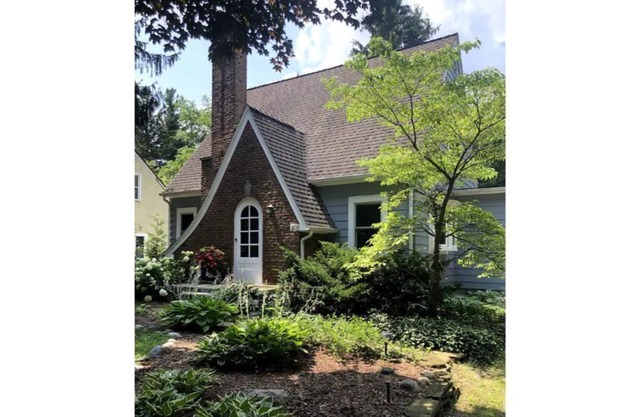 Inviting 2-bedroom Tudor home