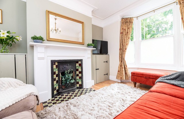 Inviting and Warm Home | Free Wi-Fi and Parking