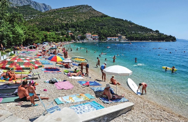 Inviting apartment in Drvenik on the popular Makarska Riviera.