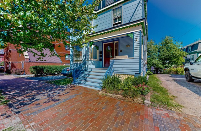 Inviting apartment with full kitchen, porch, convenient location, & fast WiFi