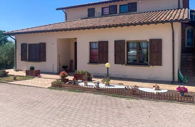 Inviting holiday home in Umbria with garden