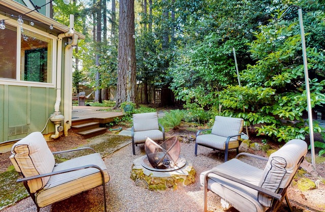 Inviting home with enclosed yard, firepit, hot tub, hammock, washer/dryer