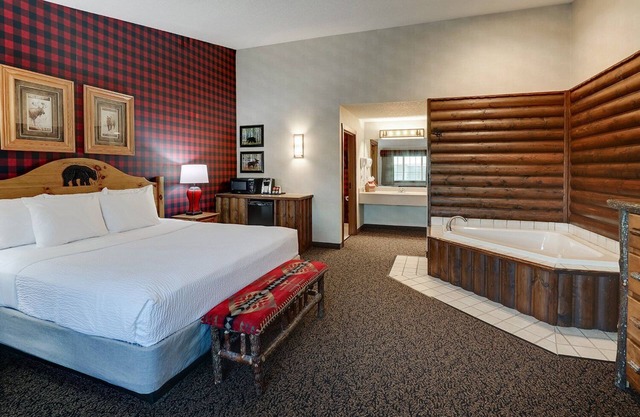 Inviting Johnston Lodging with Local Bar & Patio Space, Easy Access to I-35