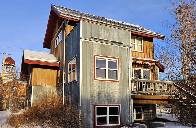 Inviting Peaceful House in the Heart of Philipsburg.