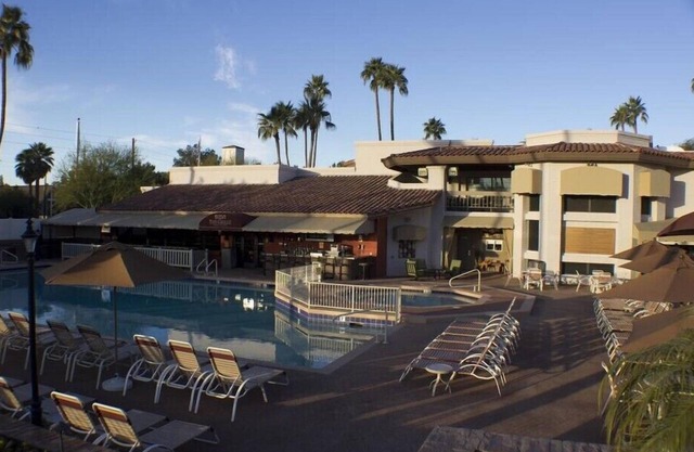 Inviting Scottsdale Studio with Tennis Courts