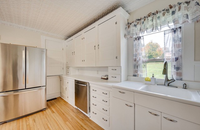 Inviting & Spacious Vacation Rental in Pittsburg!
