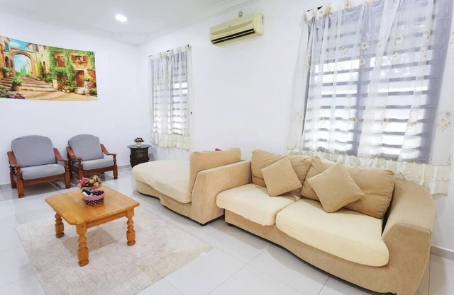 Ipoh stadium-18 pax (mahjong/5min to town) pets friendly