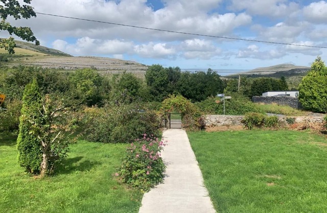 Ireland the heart of the Burren CARRON, Co. Clare 3 bedrooms, 3 toilets Sleeps 7