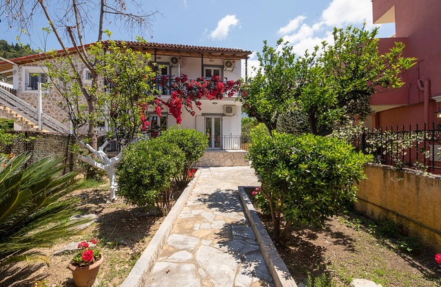 Irini apartment, 2 bedrooms, central Agios Gordios, 5 minute walk to the beach.