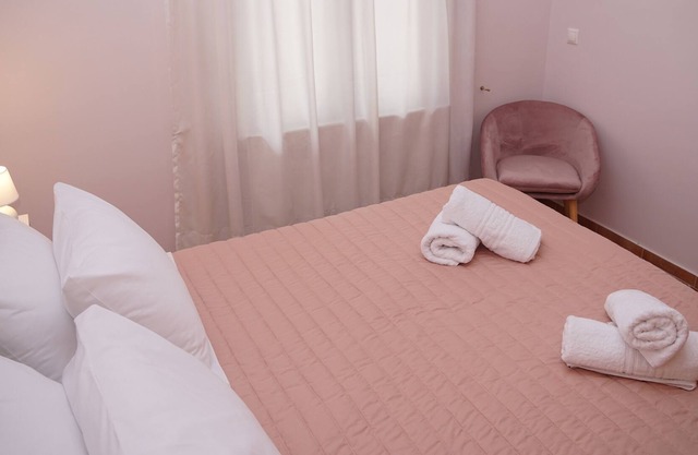 Irini's Home Downtown - 3 min to the beach