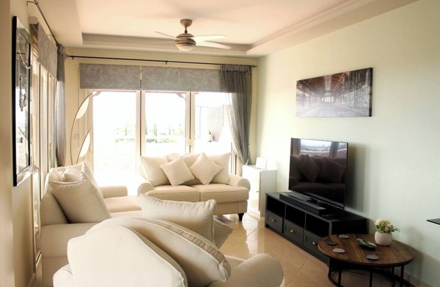 IRINI - Superior Three-Bedroom Luxury Apartment, Just 13 Minute's from Paphos