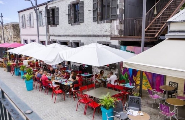 Iris - A Seaside Haven in the Heart of Saint-Denis