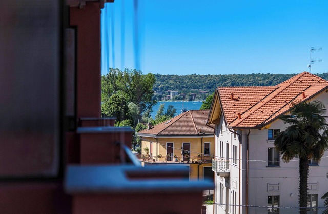 Iris Apartment Lake Maggiore with Lake View, Balconies, Air Conditioning and Wi-Fi
