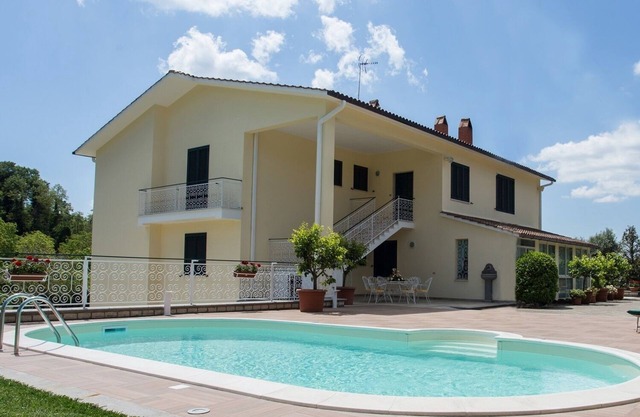 Iris - Holiday Home with Pool - Wi Fi - Air Conditioning