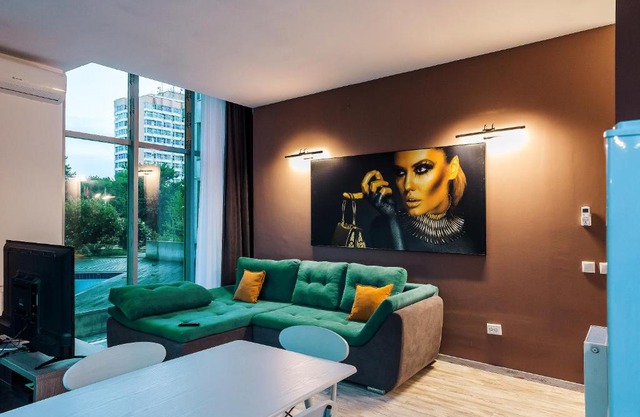IRIS LUXURY