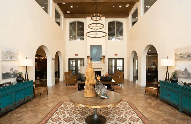 Isadora: Luxury 2BR w/Pool + Balcony + Parking