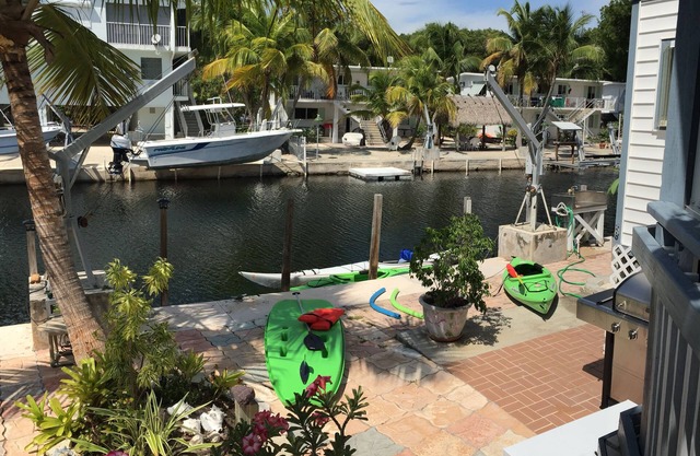 Islamorada cottage on deep water canal