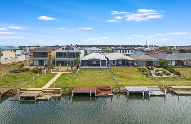 Island Escape: 3-Bed with Outdoor Entertainment