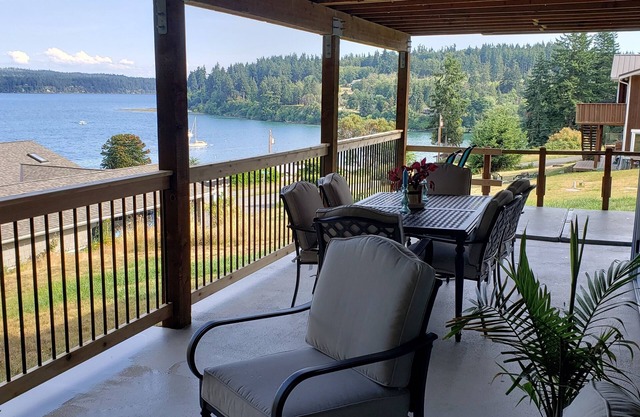 Island House @ Honeymoon Bay - Lower Level
