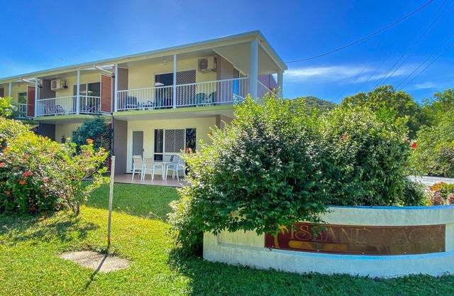 Island Magic Townhouse 1 - Stylish, affordable and well-equipped, in prime Alma Bay location