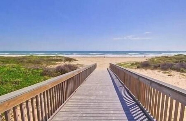 Island Paradise-Beachfront, Ocean View!