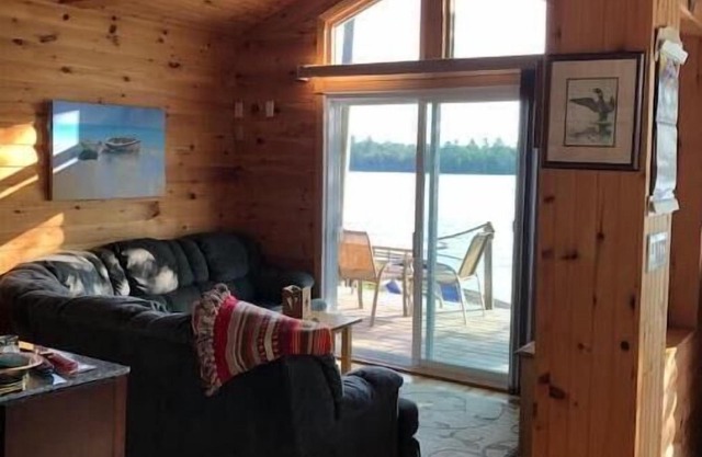 Island Retreat steps to waters edge