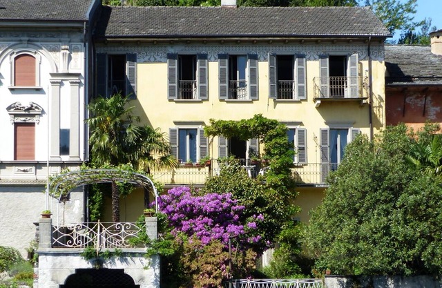 Island San Giulio villa , garden, wet dock, , motor boat, private parking box.