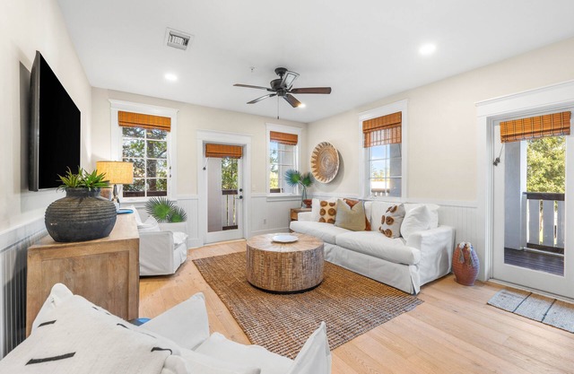 Island Vibes at Emerald Palm/2 Bedroom Condo Rosemary Beach/2 Bikes