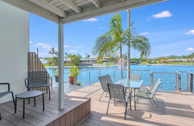 Isle Of Palms 120 - Absolute Waterfront Villa - Min. 3 Night Stays!