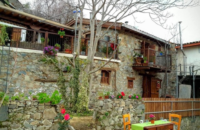 Isminis Petroktisto Holidays Stonehouse