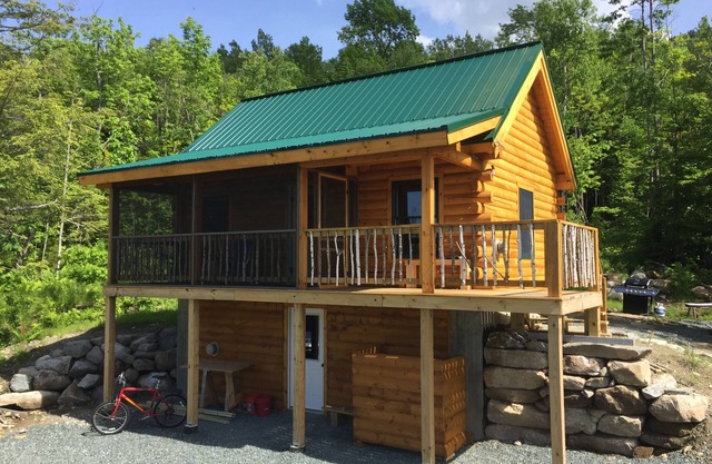 Isolated Log Cabin with Panoramic Views of Cherry Pond and White Mountains