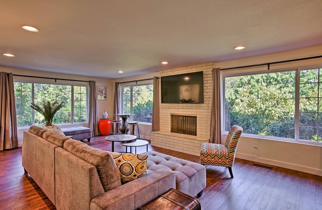 Issaquah Home w/ Deck & Patio 16 Miles to Seattle!