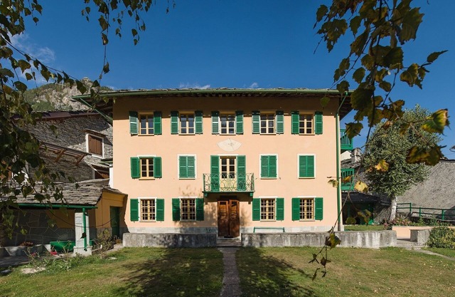 Cozy villa in the Italian Alps, for nature lovers with a taste for heritage
