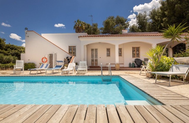 Villa with pool, park and private pine forest, 100 meters from the sea.