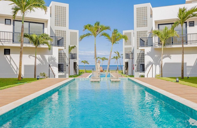 IT82 Beautiful 3/4 Apartment, Beachfront, Sea View - Itacimirim