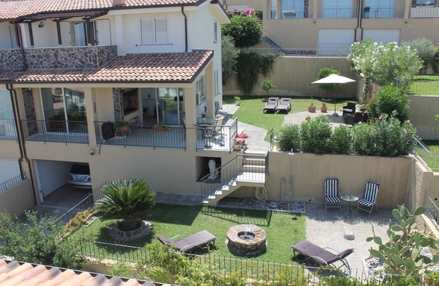 Italian luxury house with sea views in holiday area and access to pool and beach