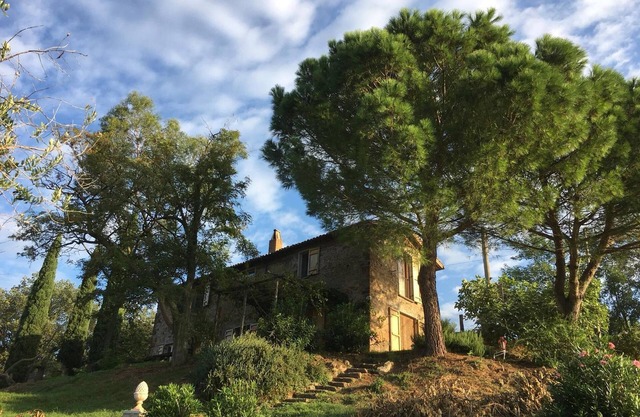 Italian villa with pool and stunning views over the Tiber Valley.