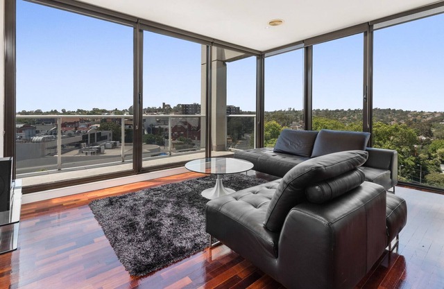Ivanhoe Gem - Walk to Shops, Station & Great Views