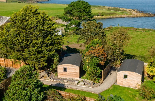 Ivy - a pod that sleeps 4 guests in 2 bedrooms