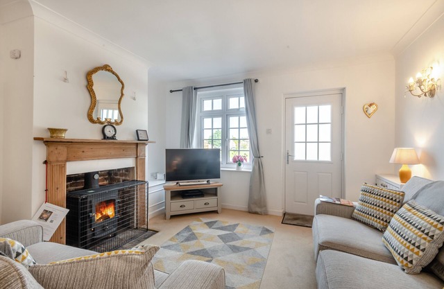 Ivy Cottage - Two Bedroom House, Sleeps 3