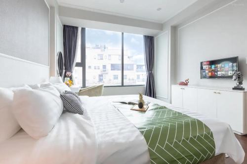 IVY Hotel - by BAY LUXURY
