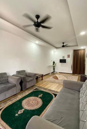 Izzara Homestay - Semi D