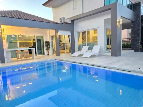 J-0-Y Modern Design Pool Villa